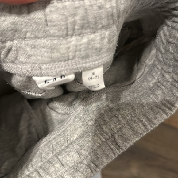 Boys Gap sweatpants size small​​ - Picture 2 of 3